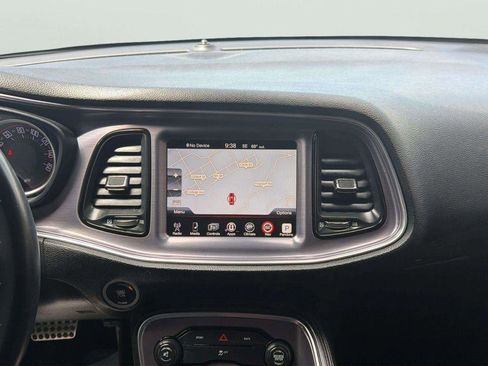 Used 2016 Dodge Challenger SXT RWD image 18