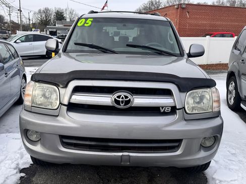 Used 2005 Toyota Sequoia SR5 image 5