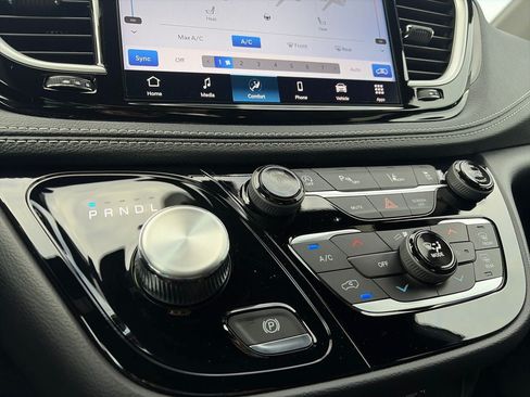 New 2027 Chrysler Pacifica Select FWD image 28