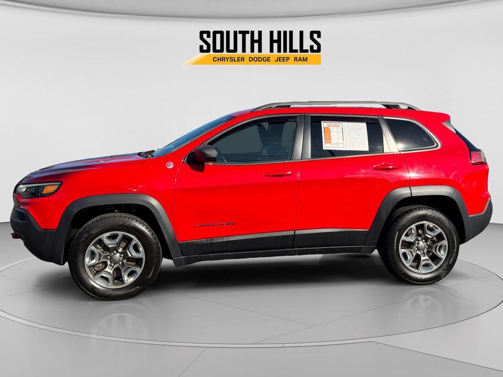Used 2019 Jeep Cherokee Trailhawk w/ Comfort/Convenience Group AWD/4WD image 2
