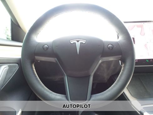 Used 2023 Tesla Model 3 Standard Range RWD image 3