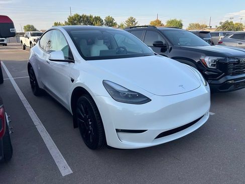 Used 2023 Tesla Model Y Long Range AWD/4WD image 3