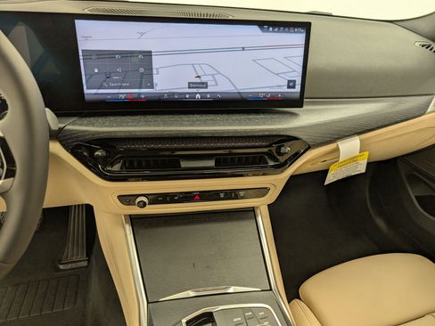 Used 2025 BMW 330i Sedan w/ Premium Package image 19