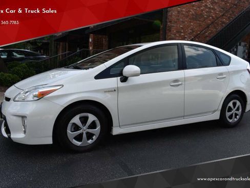 Used 2015 Toyota Prius Two FWD image 1