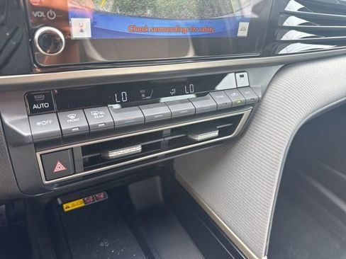 Used 2025 Toyota Camry SE FWD image 11