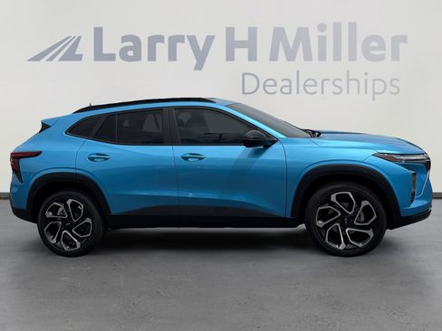 Used 2025 Chevrolet Trax RS w/ Sunroof Package FWD image 6
