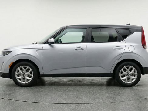 Used 2025 Kia Soul LX w/ LX Technology Package FWD image 5