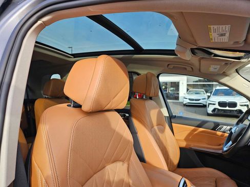Used 2023 BMW X7 xDrive40i w/ Parking Assistance Package image 12