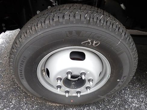 New 2025 Ford F350 XL w/ XL Chrome Package image 11