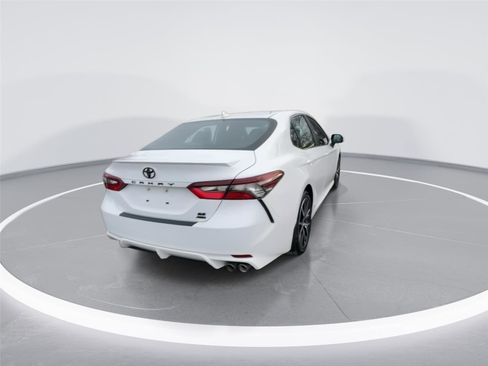 Used 2023 Toyota Camry SE image 7