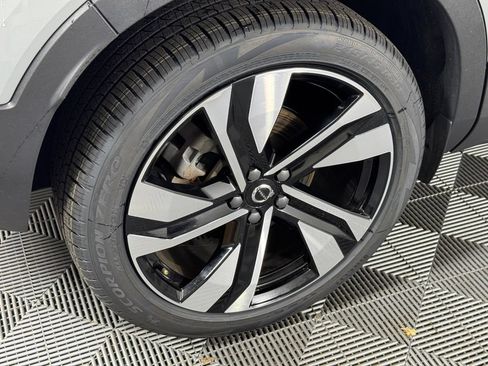 Certified 2024 Volvo XC40 B5 Plus w/ Climate Package AWD/4WD image 7