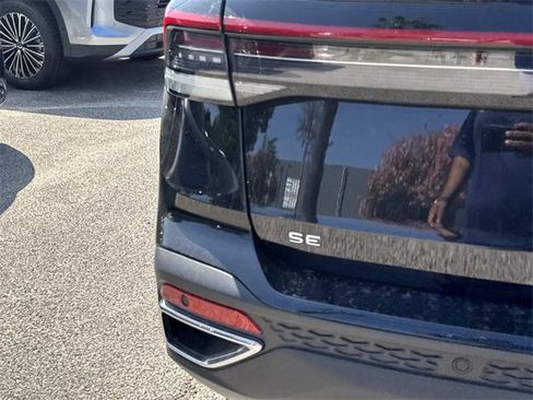 New 2025 Volkswagen Taos SE image 5