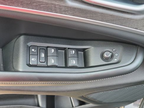 Used 2024 Jeep Grand Cherokee L Limited w/ Black Appearance Package image 13