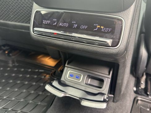 Used 2026 Mercedes-Benz GLS 450 4MATIC image 25