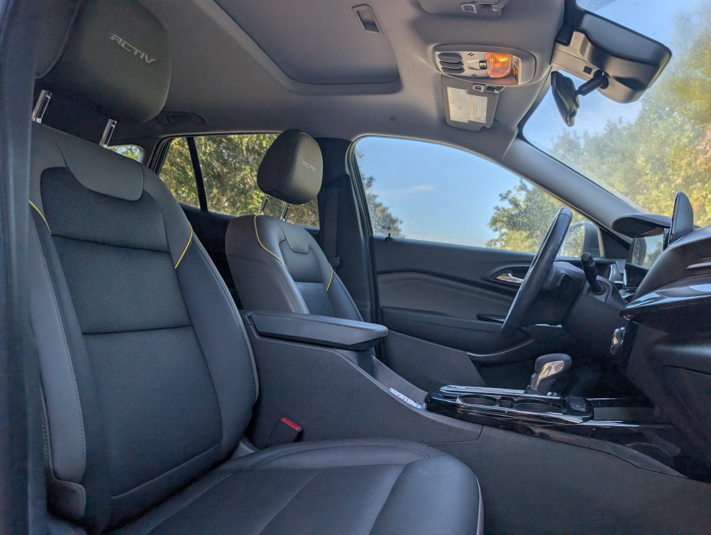 Used 2025 Chevrolet Trax ACTIV w/ Sunroof Package FWD image 19