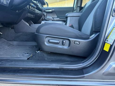 Used 2022 Toyota Tacoma TRD Sport w/ Technology Package AWD/4WD image 28