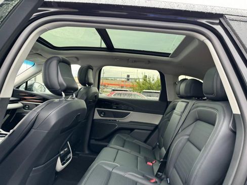 Used 2024 Lincoln Nautilus Reserve w/ Equipment Group 202A image 11