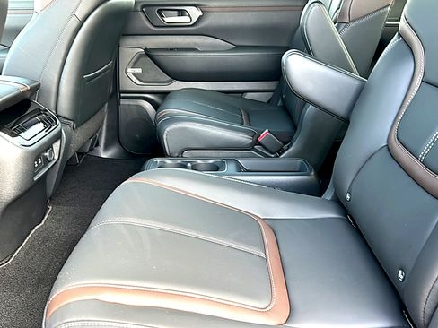 New 2026 Nissan Armada SL w/ Captain's Chari Seat Package AWD/4WD image 13
