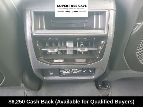 New 2025 Jeep Grand Cherokee Limited w/ Black Appearance Package image 22