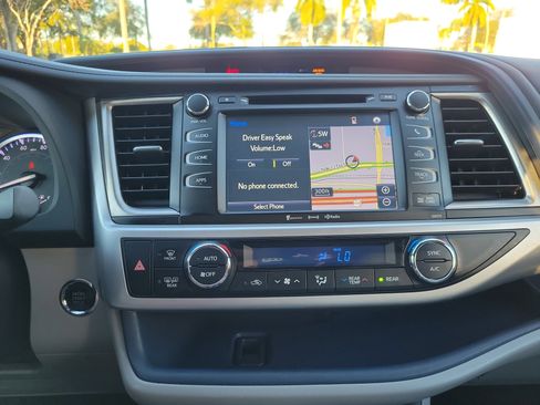 Used 2017 Toyota Highlander XLE image 21