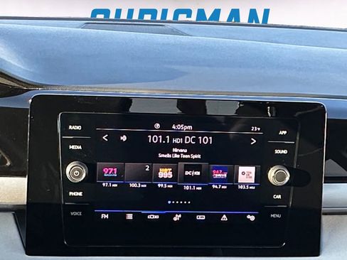 Used 2025 Volkswagen Taos SE image 14