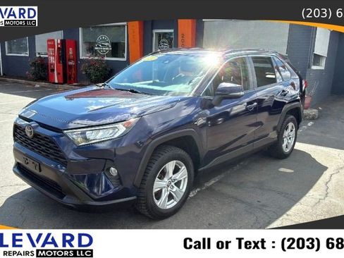 Used 2021 Toyota RAV4 XLE AWD/4WD image 3