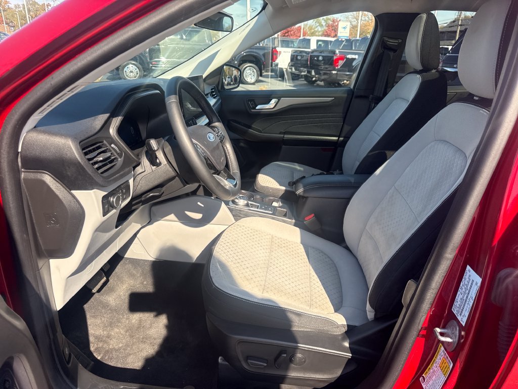 Used 2023 Ford Escape Active w/ Tech Pack #2 AWD/4WD image 23