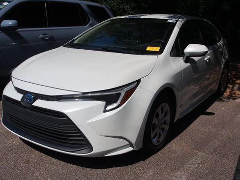 Used 2024 Toyota Corolla LE FWD image 4
