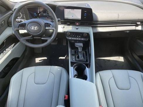 New 2025 Hyundai Elantra Limited FWD image 3