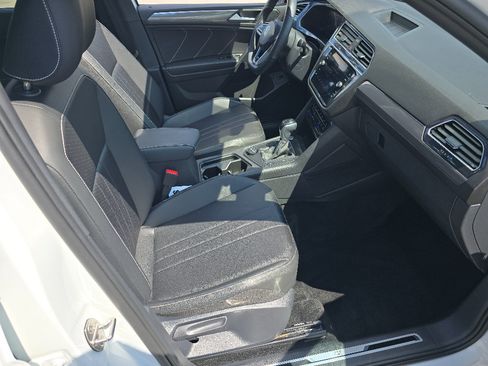 Used 2024 Volkswagen Tiguan SE R-Line AWD/4WD image 19