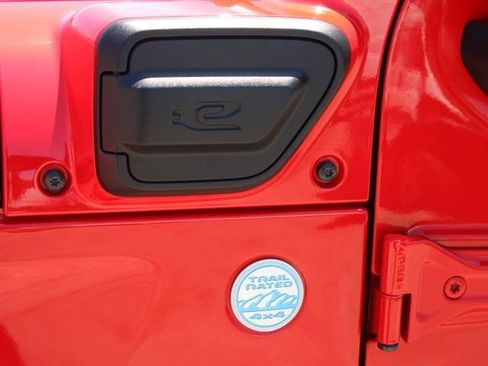 Used 2024 Jeep Wrangler Unlimited Sahara AWD/4WD image 9