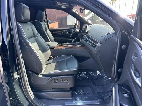 Used 2023 Cadillac Escalade ESV Premium Luxury image 14