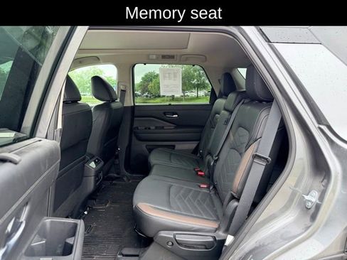 Used 2025 Nissan Pathfinder Platinum w/ Cargo Package AWD/4WD image 9