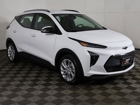 Used 2022 Chevrolet Bolt EUV LT w/ Comfort Package image 2