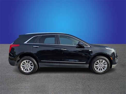 Used 2017 Cadillac XT5 FWD image 6