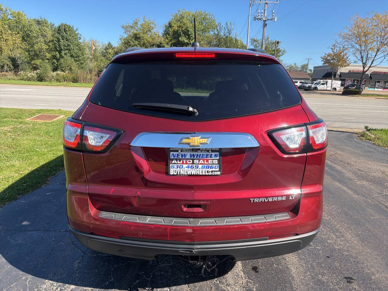 Used 2016 Chevrolet Traverse LT w/ Style and Technology Package FWD image 5