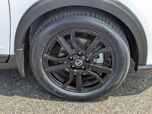 Used 2021 Nissan Kicks SR w/ SR Premium Package FWD image 11