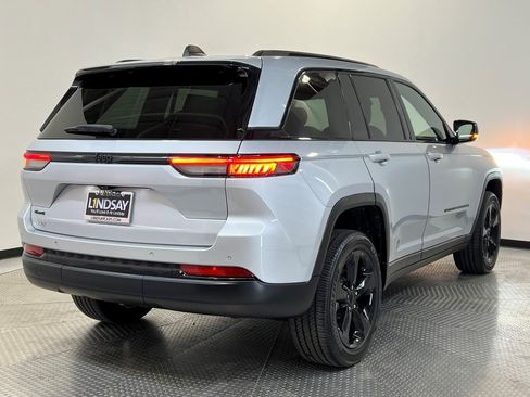 Certified 2023 Jeep Grand Cherokee Altitude image 7