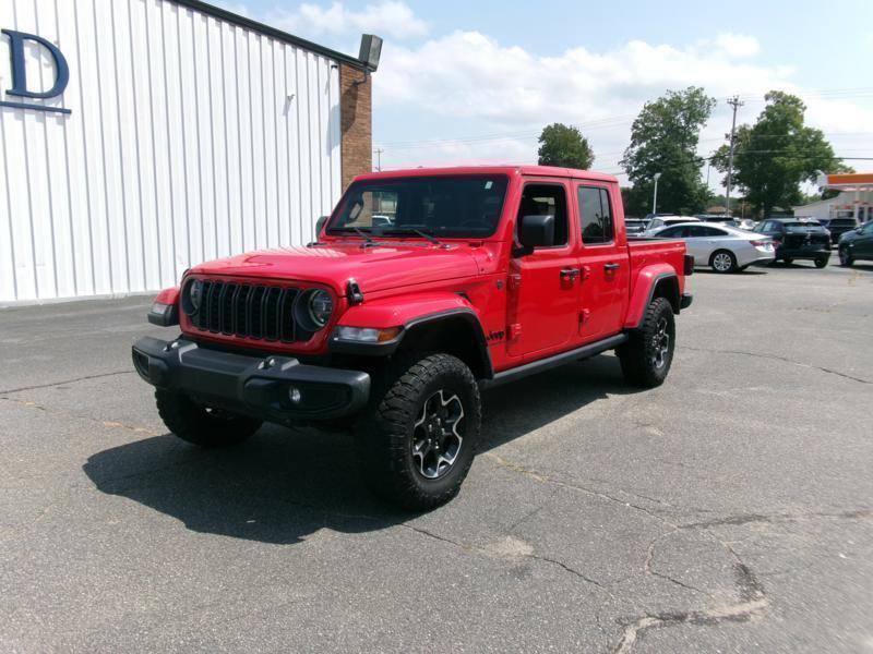 Used 2025 Jeep Gladiator Sport AWD/4WD image 2