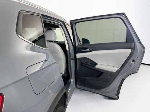 Used 2022 Volkswagen Taos SE w/ Panoramic Sunroof Package FWD image 30