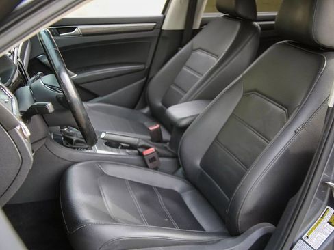 Used 2018 Volkswagen Passat 2.0T SE image 17