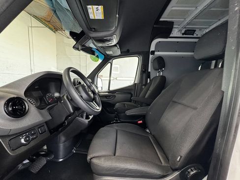 Used 2022 Mercedes-Benz Sprinter 2500 image 12