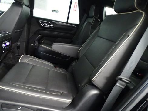 Certified 2023 GMC Yukon SLT w/ SLT Premium Package AWD/4WD image 4