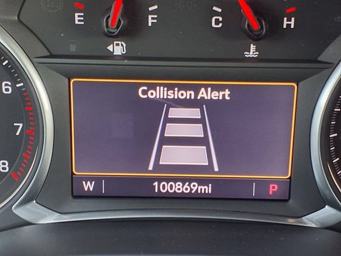 Used 2022 GMC Acadia SLT FWD image 17