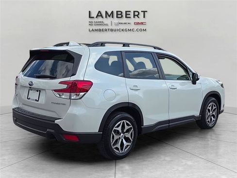 Used 2023 Subaru Forester Premium image 5