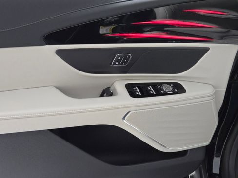 New 2026 Lincoln Nautilus Premier image 21