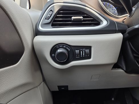 Used 2023 Chrysler Voyager LX FWD image 36