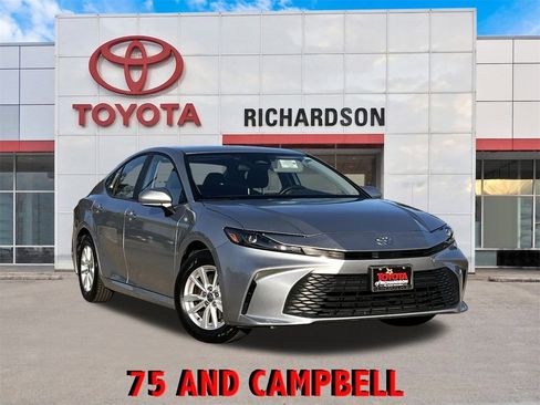 Used 2025 Toyota Camry LE image 1