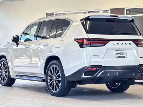 Used 2026 Lexus LX 600 F Sport w/ Accessory Package (Z1) AWD/4WD image 6