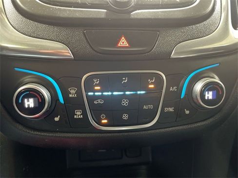 Used 2019 Chevrolet Equinox LT image 18